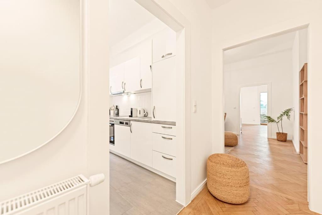 Cozy Apartment In Quiet Location, Fast Train Station 100M Away, Contactless Check-In Viena Exterior foto