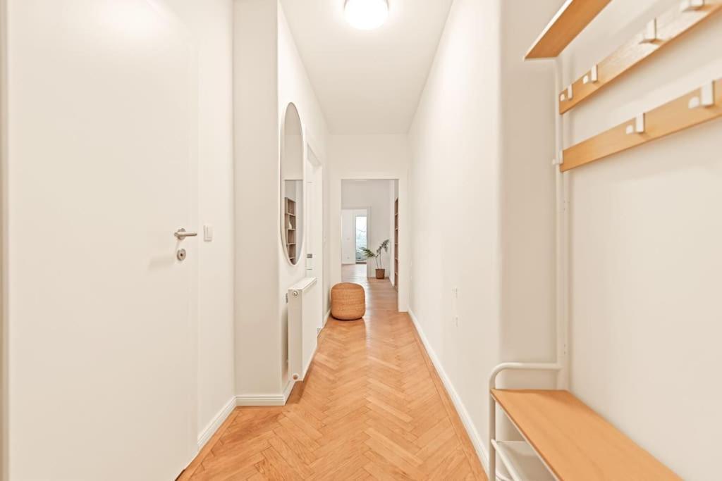 Cozy Apartment In Quiet Location, Fast Train Station 100M Away, Contactless Check-In Viena Exterior foto